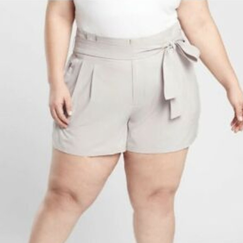 Athleta NWT Skyline Short II Tern Grey Plus Size 24 Featherweight Stretch Belted